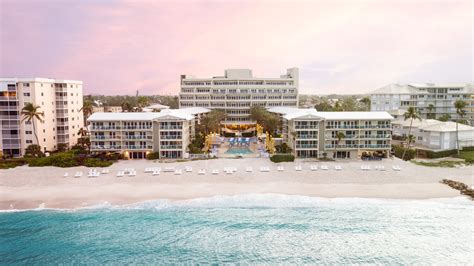 EDGEWATER BEACH HOTEL .